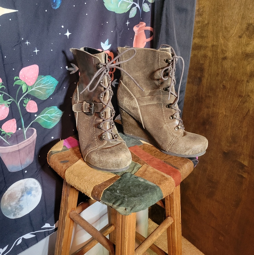 Rustic Styled Brown Heeled Boots
